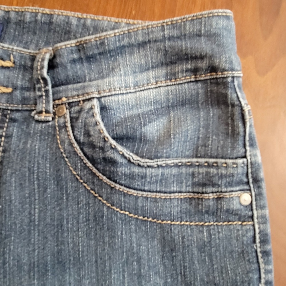 Bandolino Classic Blue Denim Jeans With Embelished Back Pockets - Picture 11 of 14